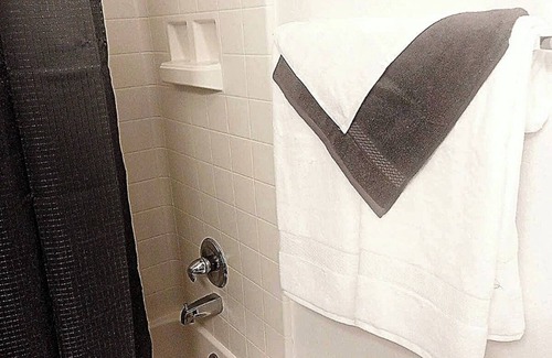 Paradise Hills Civic Wohnung | Zia Sun Haven, a 2-bedroom apartment in beautiful Albuquerque with WiFi, AC