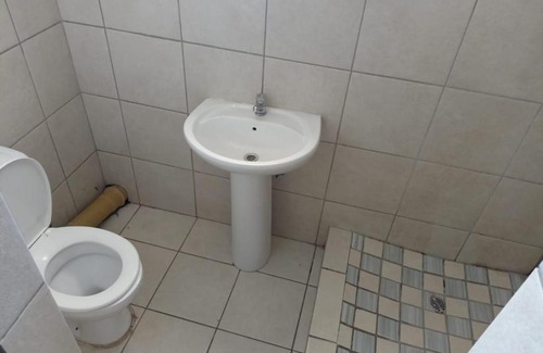 Wynberg Haus | Zihlalele 24hours Guest House