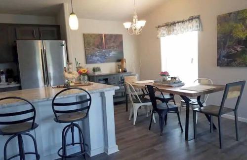 Orderville Haus | Zion Fence Line - Walk to Trailhead - Secluded