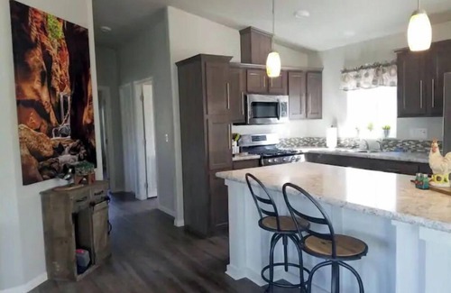 Orderville Haus | Zion Fence Line - Walk to Trailhead - Secluded