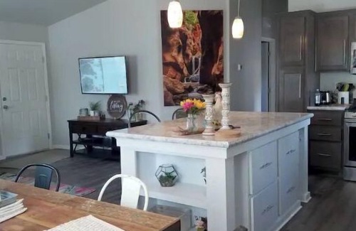 Orderville Haus | Zion Fence Line - Walk to Trailhead - Secluded