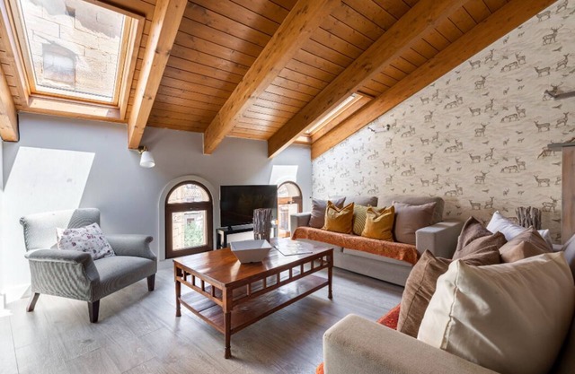 Ático de Lujo con 3 Habitaciones y Jacuzzi