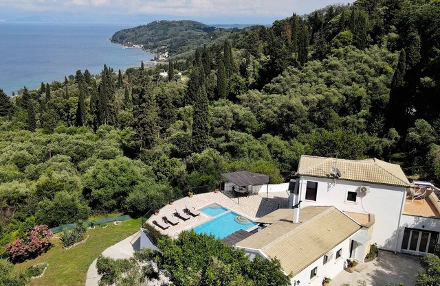August-Sept. Rabatt. Zweistöckige Villa mit privatem Pool, Grill und Spielzimmer
