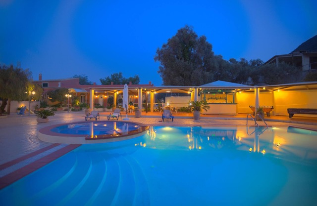 Neu schöne 4 Schlafzimmer Villa mit privatem Pool in Agios Mathaios Corfu