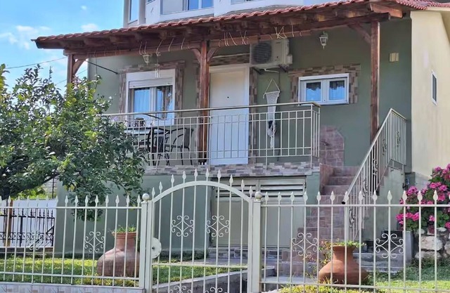 Σκάλα Μαριών Άνετη εξοχική κατοικία.,πλήρως εξοπλισμένη,4 λεπτά από την παραλία