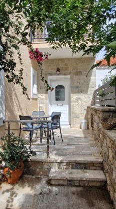 Το πετρινο σπιτι