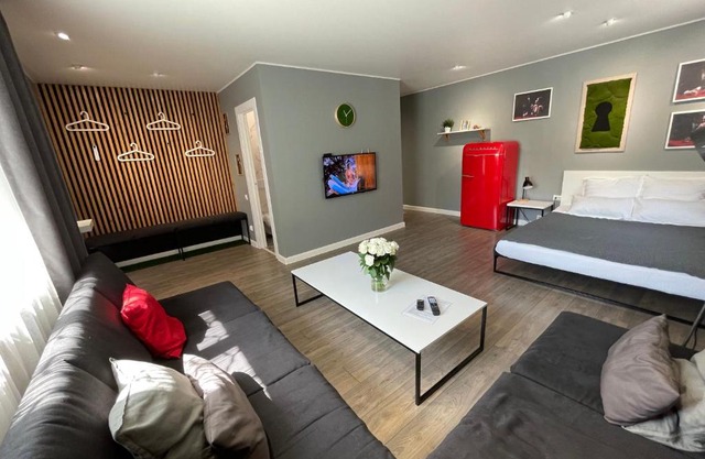 Квартира-студия с отдельным входом с гостиничным сервисом, с белым постельным