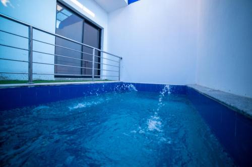 أجنحة مفروشة