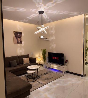 ثلاث غرف وصالة