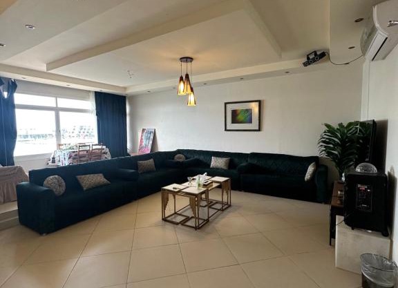 شاليه بدرة العروس شقه واطلاله على البحر شاطي الفان بتش