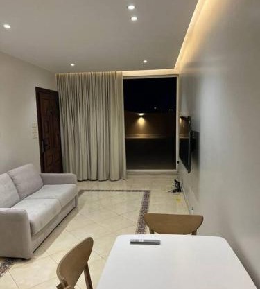 شقة رووف السلامة بجوار التسوق والمطاعم الحيوية,al salma condo