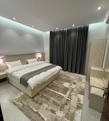 غرفه وصاله ومطبخ بأثاث فندقي جميل