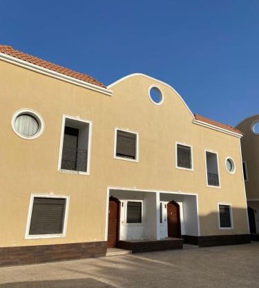 وحدات الشاطئ المفروشة