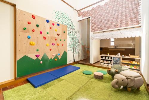 ジブリパークまで車10分 遊べるキッズハウス1棟貸切り 敷地内無料駐車場あり 最大12名