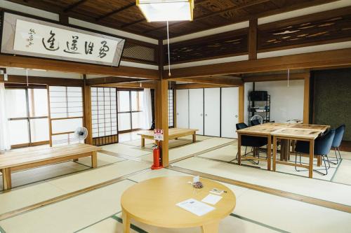 上丹生山根邸本館フルリノベーション古民家一棟貸切22名まで