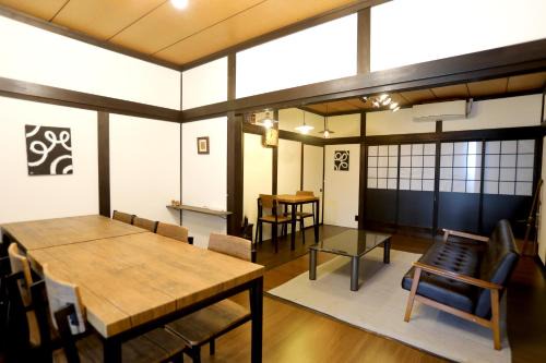 古民家一棟貸子犬と画家みんなの家