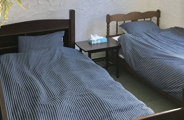 周辺には美味しい飲食店が多くあります！スーパー、コンビニもすぐ近くで立地は最高です。普段の生活と変わらない居心地の良いお部屋作りを心がけています。