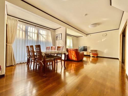 広々な150平米無料駐車場一台