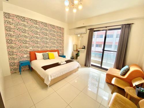 愛慕蘭Adore Yilan出差可報帳免費車位預約火車站400公尺轉運站650公尺羅東夜市900多公尺走捷徑