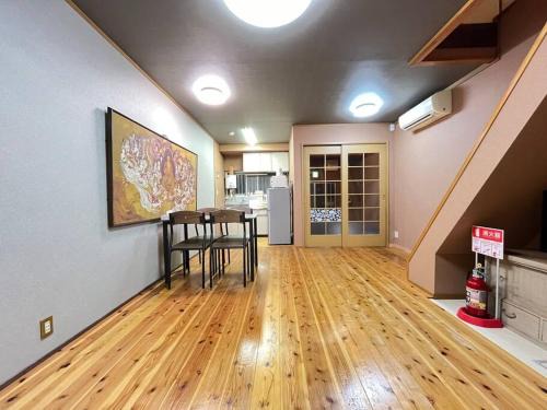 最大８人様まで宿泊可能な１棟貸しです！近鉄八尾駅から徒歩３分！