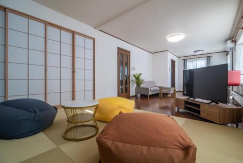 札幌中心車7分 近地鐵350m 一站到薄野 3房 2廁所 1浴室 1淋浴 可停2車