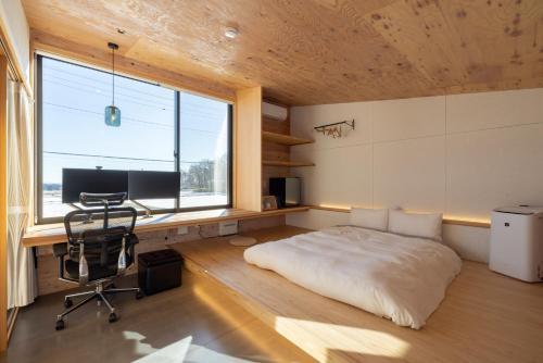 森deワーケなすっぽ 木の温もりとホテルライクな佇まい 森のバレルサウナ