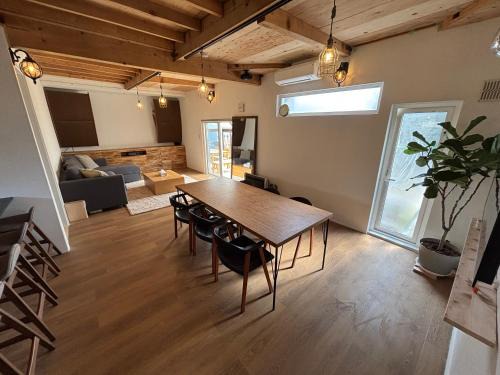 簡易宿所 51ハウス 音と温泉 みんなで時間を楽しむ貸切一軒家