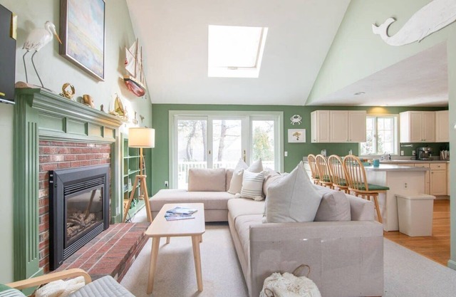 0.6 Miles to Beach Great for families!