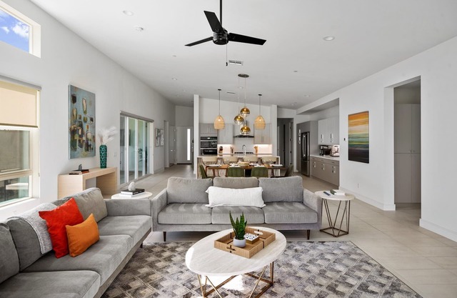 0.8 mi from Tennis Garden| Corn hole| Pool Access