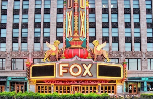 0.8 miles from Little Caesars Arena, 2 BR with Free Parking