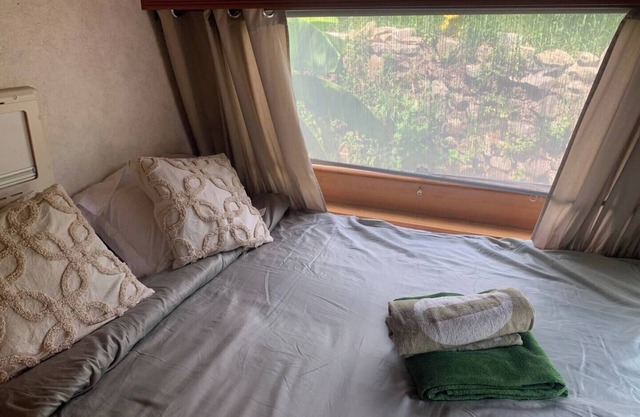 0 bedroom caravan for up to 2 people with swimming pool and barbecue.