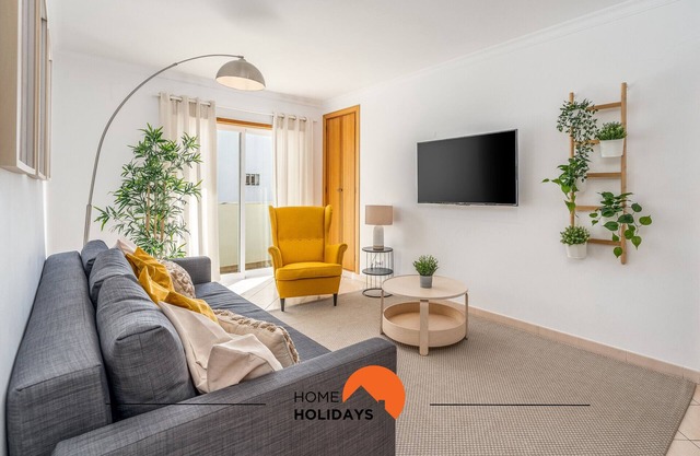 #001 Veríssimo Flat by Home Holidays