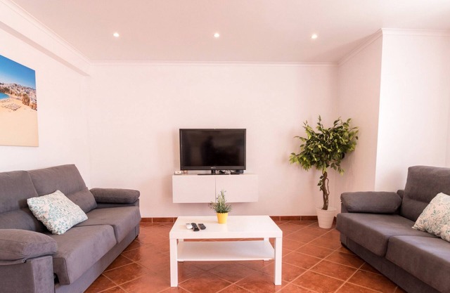 #008 T2 Tenis by Home Holidays
