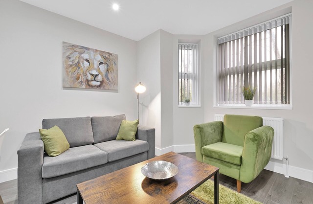 01 - Crown Place 2 Bedroom Luxury Apartment