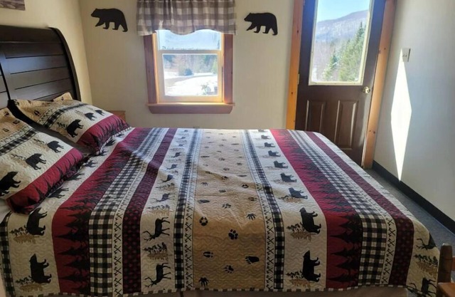 01) The Bear Cave Cabin