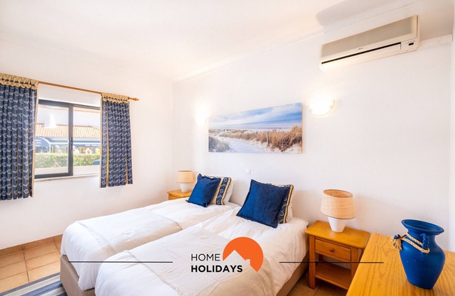 #014 T1 Foxy J by Home Holidays