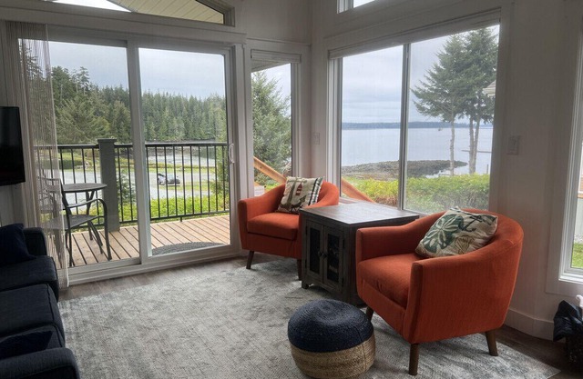 02 - Orca Lookout Cottage By The Sea at Alder Bay