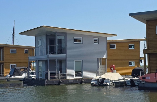 05. Floating-Houses (75 m²) SteelVoll mit Infrarotsauna - Floating House