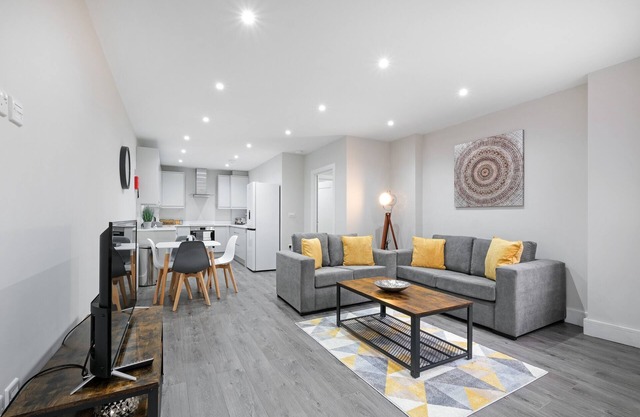 06 - Crown Place 2 Bedroom Luxury Apartment
