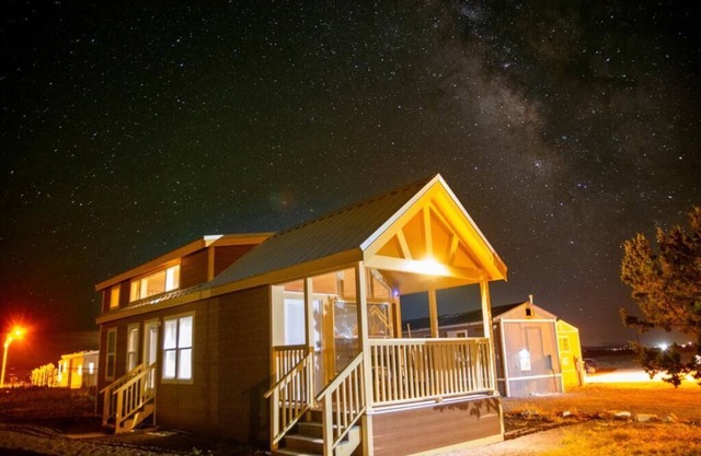 076 Tiny Home near Grand Canyon South Rim Sleeps 8