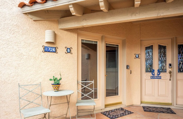 1/1 bedroom with kitchenette in Green Valley, AZ. Golf views!