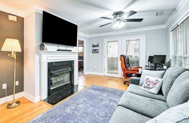 1/2 Mi to Bank of America Stadium: Uptown Condo!