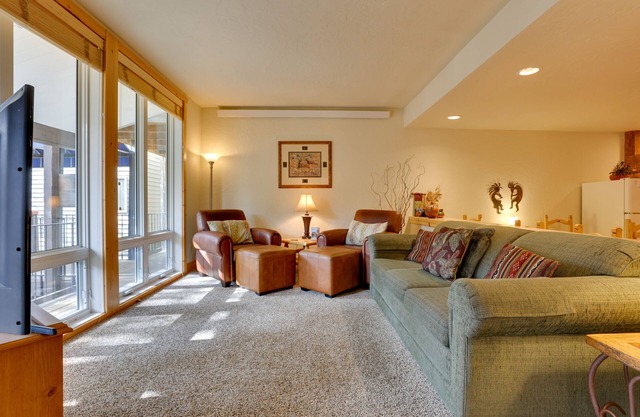 1/2 Mi to Granby Ranch: Townhome w/ Fireplace!
