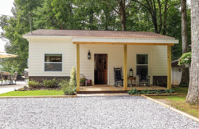 1/2 Mi to Lake Nottely: Blairsville Home w/Patio!