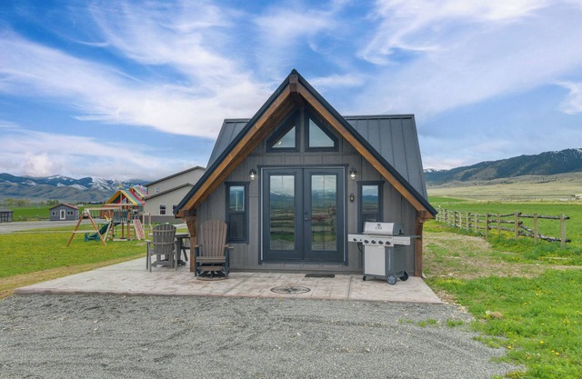 1/2 Mi to Ruby River: Cabin w/ Trail Access!