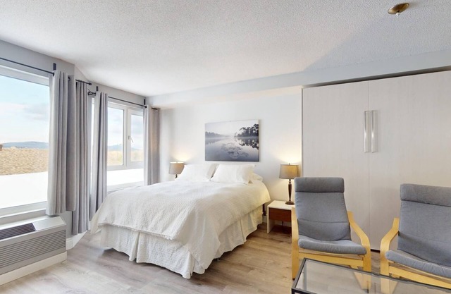 1-313 : Superior Studio - sleeps 4.