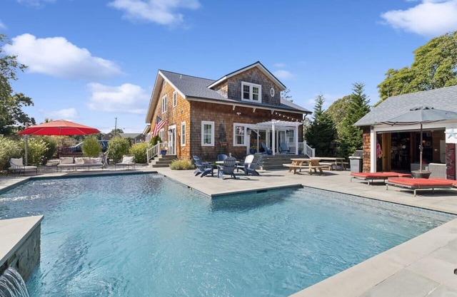 1-acre WHB Beach Village: Salt Pool & Hot Tub of Nirvana - Vacations
