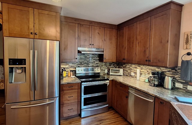 1 bdrm, 2 bed in a house to yourself mins from sandy beaches, trails and Nelson!