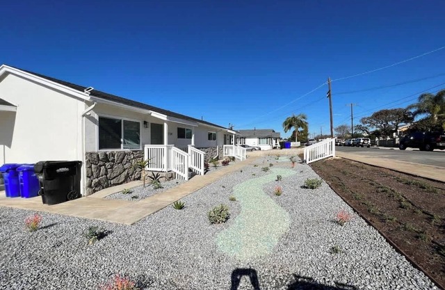 1 Bed 1 bath BIG PRIVATE back yard LOCATION