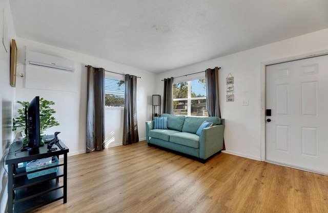 1 Bed/1 Bath Condo Central Location for Tampa & St. Pete